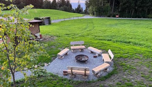 Apartment with Mountain View