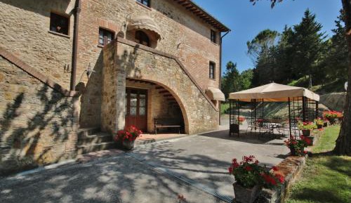 Deluxe Three-Bedroom Apartment