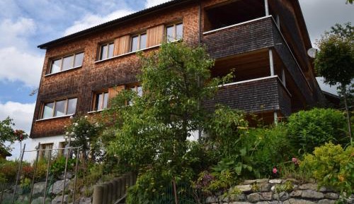 Apartment with Mountain View