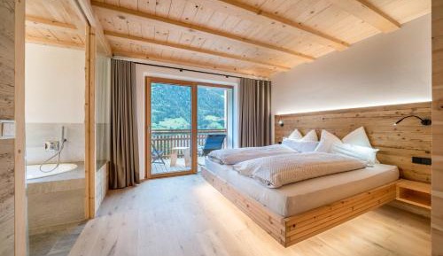 Superior One-Bedroom Apartment with Balcony