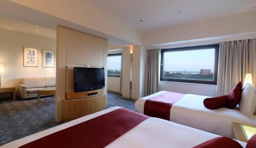 Junior Double Suite with Two Double Beds and Airport View - High Floor