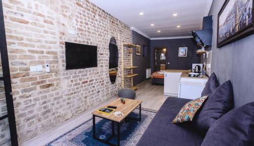 Standard Triple Studio