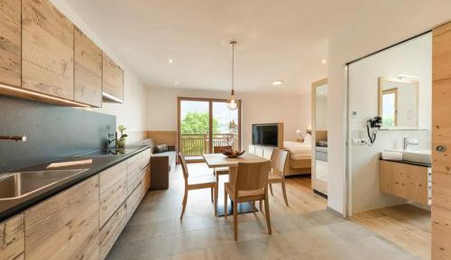 Superior One-Bedroom Apartment with Balcony