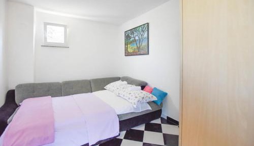 One-Bedroom Holiday Home