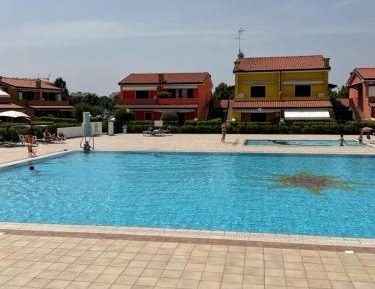 Apartment with Pool View 