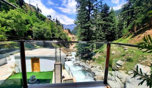 Deluxe Double Room with Balcony and Sea View