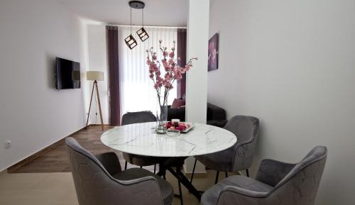 Apartment with Garden View