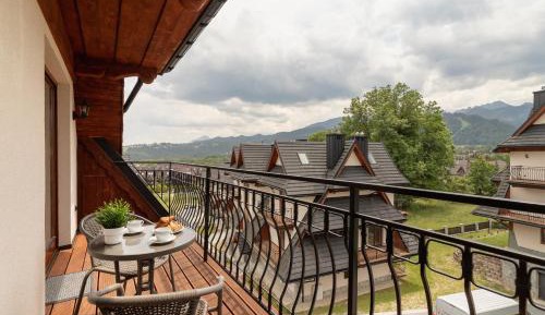 Apartment with Mountain View