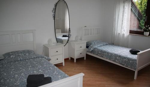 Budget Twin Room with Shared Bathroom