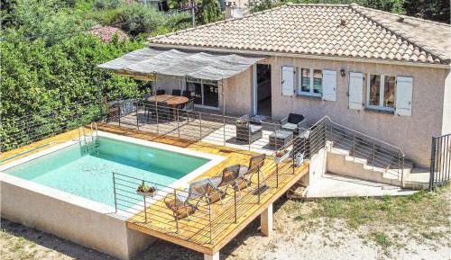 Three-Bedroom Vacation Home 