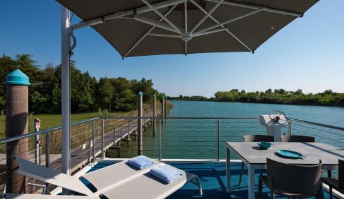 Houseboat with River View