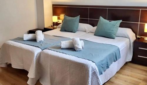 Twin Room with Private Bathroom