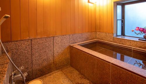 Japanese-Style Family Room with Shared Bathroom - Smoking