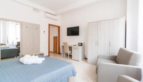 Deluxe Room (2 Adults + 1 Child)