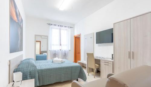 Deluxe Room (2 Adults + 1 Child)