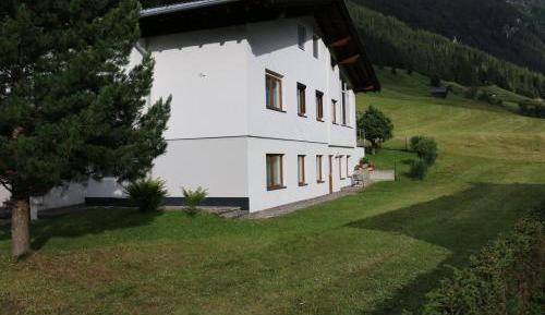 One-Bedroom Apartment with Garden