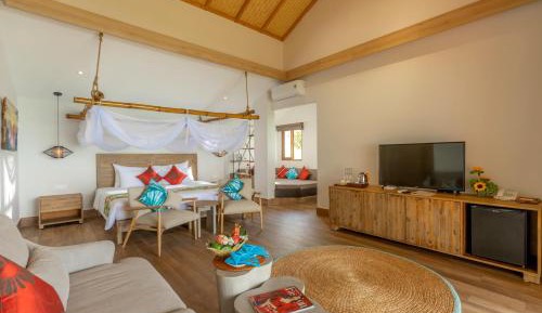 Beachfront Bungalow with King Bed