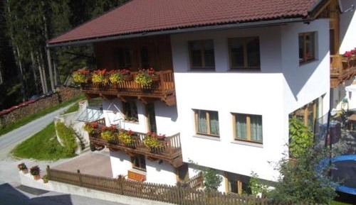 One-Bedroom Apartment with Terrace