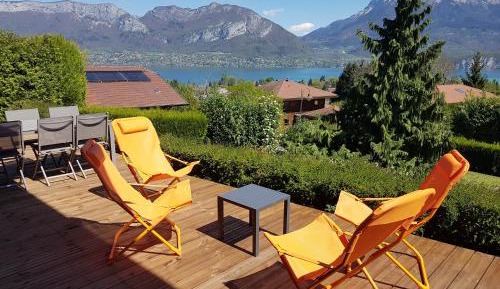 Apartment with Lake View