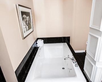 King Suite with Spa Bath and Sofa Bed
