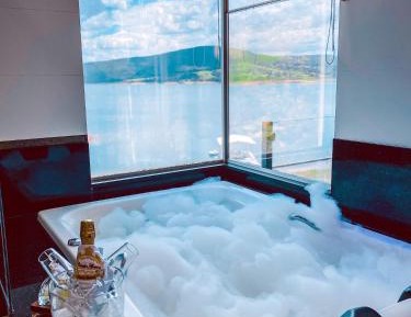 King Suite with Spa Bath