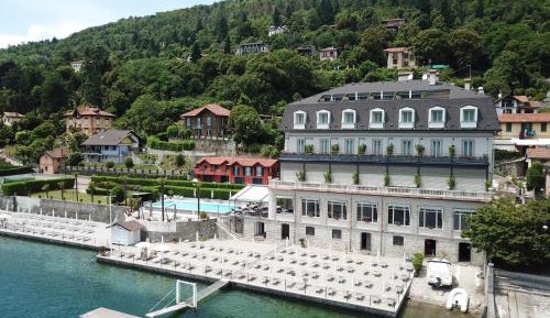 Double or Twin Room with Lake View