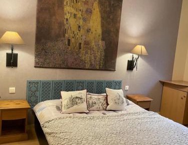 Apartment with Mountain View