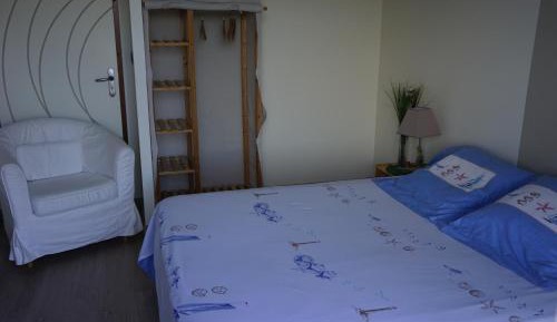 Deluxe Room (2 Adults + 1 Child)