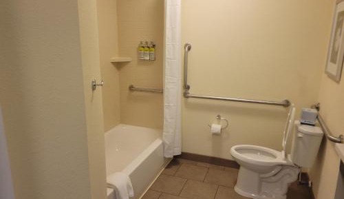 Queen Studio Suite - Communication Accessible