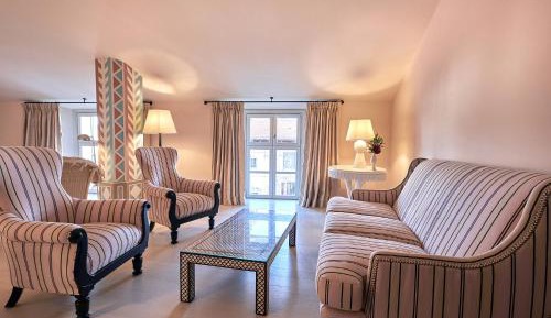 Romantic Penthouse Suite