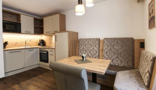 Apartment with Mountain View