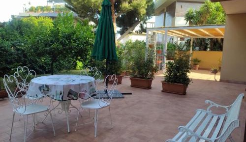 Apartment with Garden View