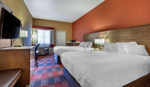 Queen Room with Two Queen Beds and Refrigerator - Non-Smoking