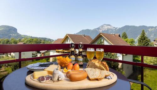 Apartment with Mountain View