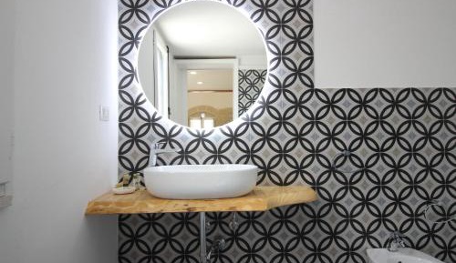 Studio with Balcony - Split Level