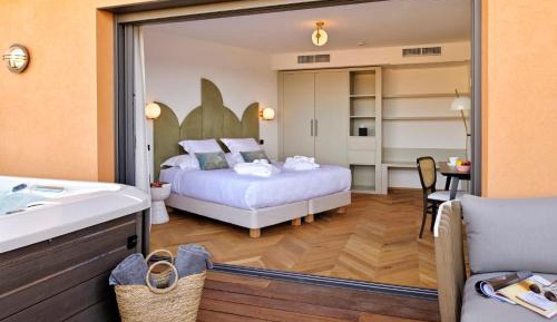 Suite with Hot Tub on Terrace