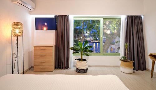 One Bedroom Suite with Sea View