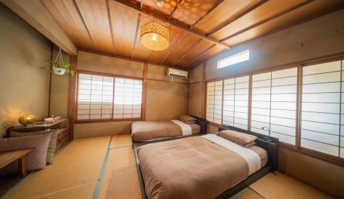 Large Double or Twin Room with Shared Bathroom