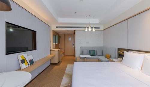 Standard King Room with City View