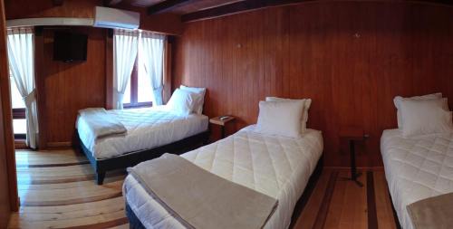 Triple Room with Private Bathroom