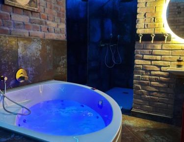 Deluxe Suite with Spa Bath