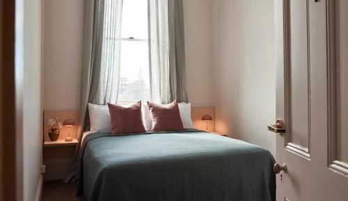 Deluxe Double Room with Side Sea View