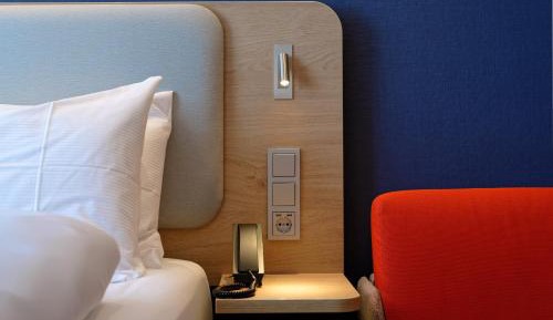 Standard Queen Room with Single Sofa Bed - Free Breakfast