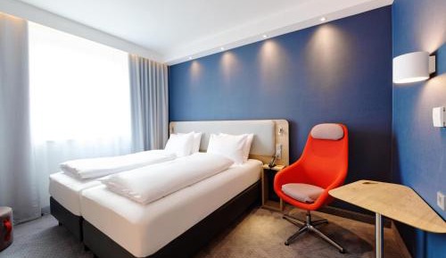 Standard Queen Room - Free Breakfast