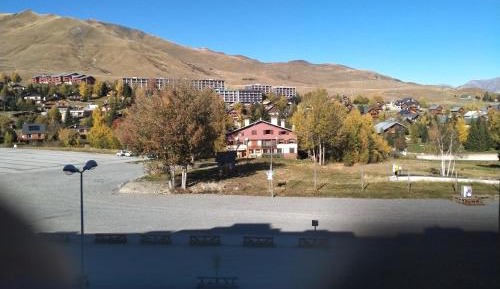 Apartment with Mountain View