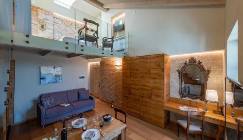 Studio - Split Level