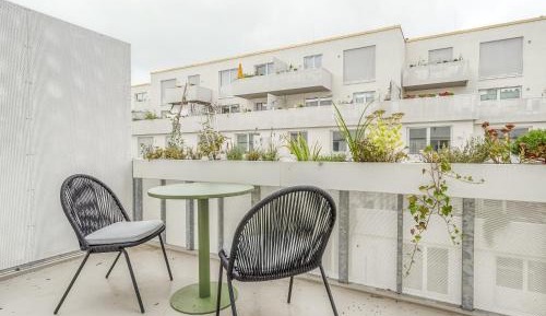 Suite L with sofa bed, terrace & courtyard view