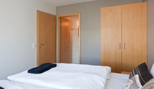 One-Bedroom Apartment with Square View