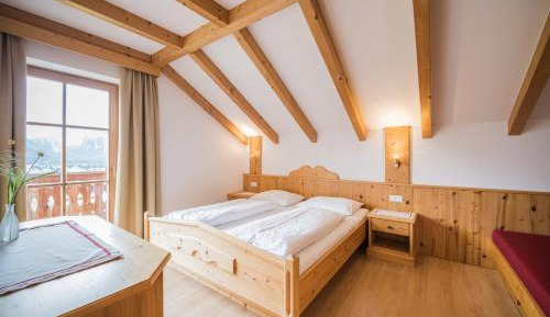 Apartment with Mountain View