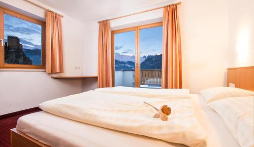 Four-Bedroom Apartment with Balcony 